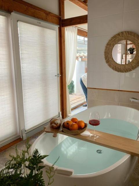 El House Hotel Gyeongju Buitenkant foto